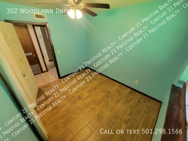 Building Photo - 302 Woodlawn Dr