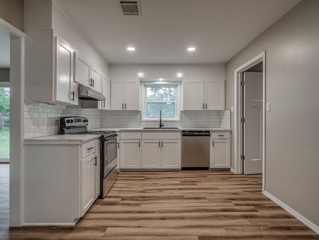 Building Photo - 4729 Baylor Dr