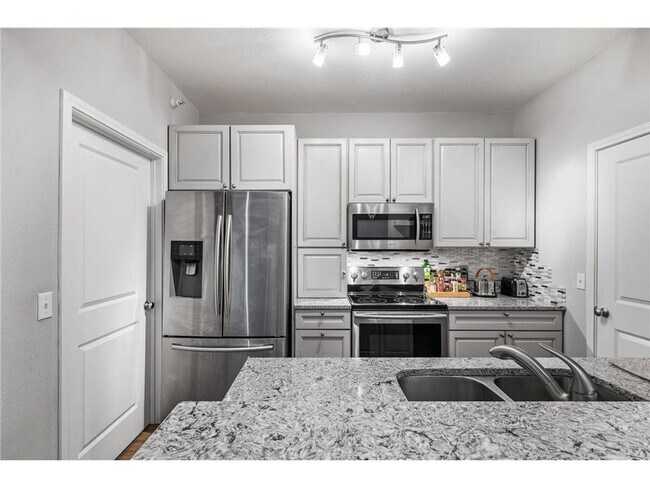 Building Photo - Sparkling 2 Bedroom Condo in Southwest Sta...