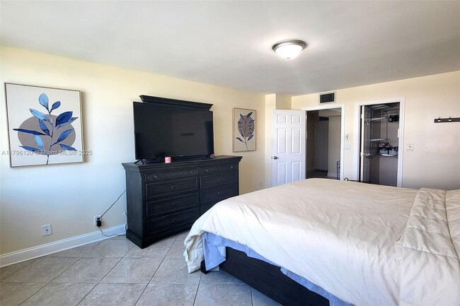Building Photo - 2101 S Ocean Dr
