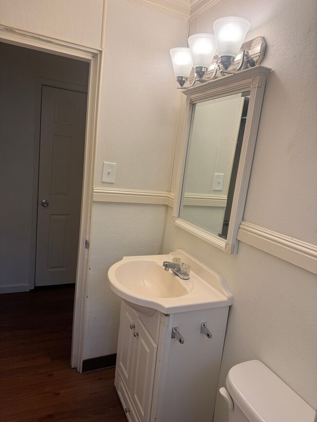 Building Photo - 1 BED/1 BATH IN REDDING