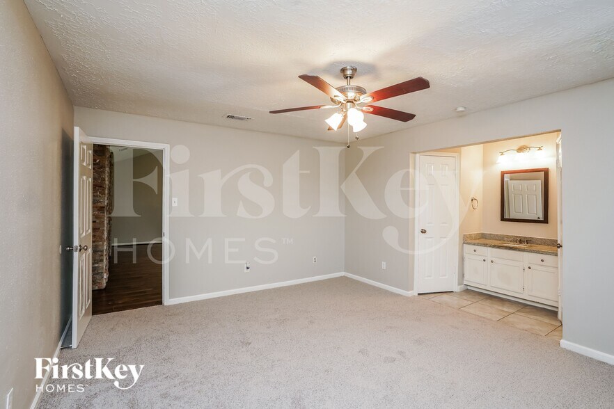 Building Photo - 17927 Lake Manor Dr