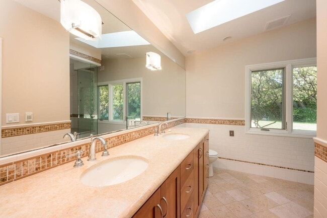 Building Photo - 30 Knightwood Ln
