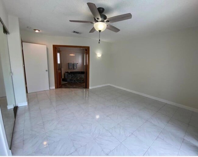 Building Photo - 1230 SE 14th Dr