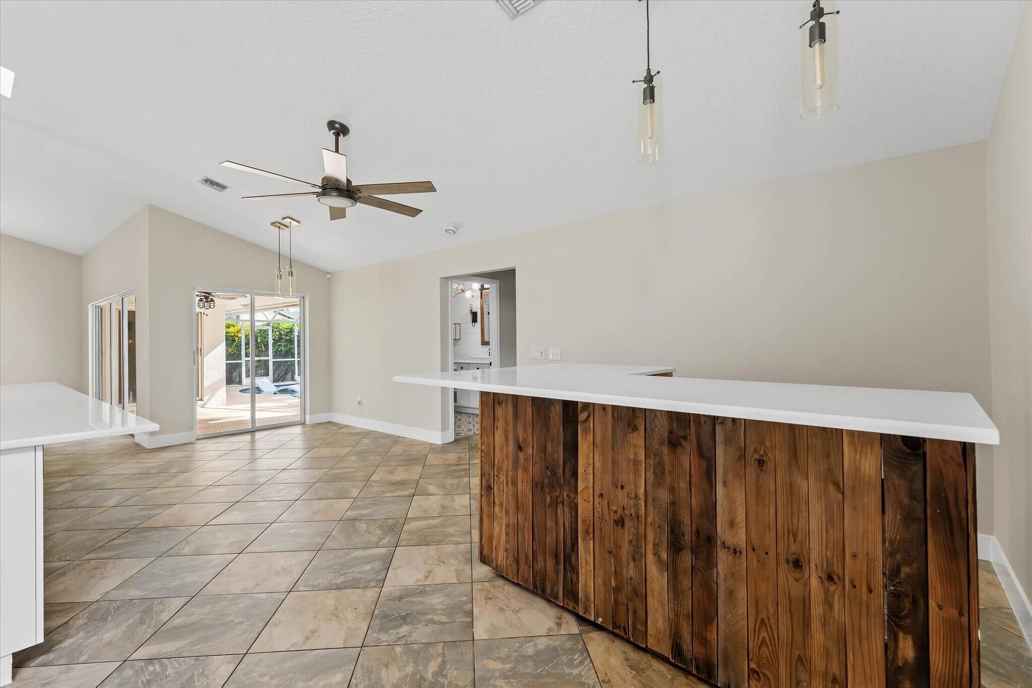 Building Photo - 1021 Corallita Ct