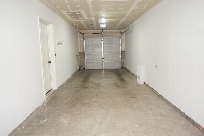 Building Photo - Spectacular NW Portland 3 bedroom Townhouse