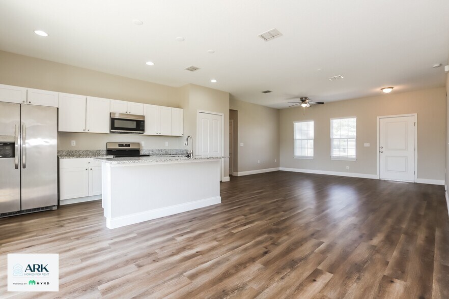 Building Photo - 708 Martin Ln