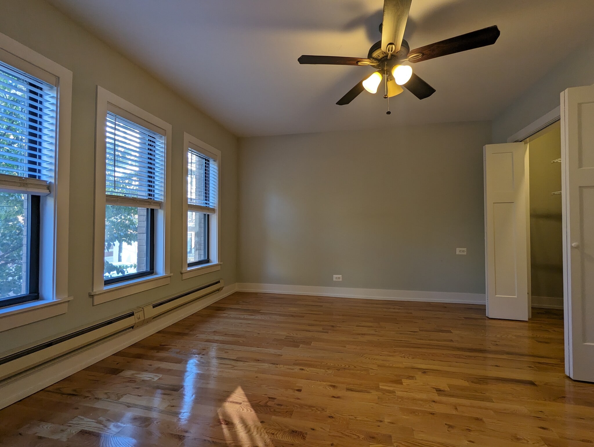 Building Photo - 813 W Cornelia Ave