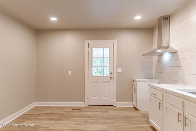 Building Photo - 1886 S Bardstown Rd