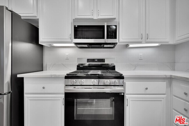 Building Photo - 24130 Tango Dr