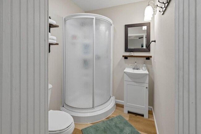 Building Photo - 308 E Broadway St