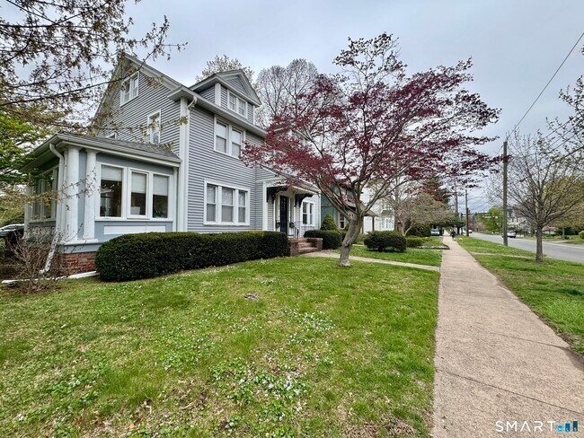 Building Photo - 304 Central Ave
