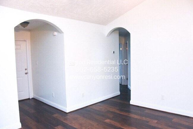 Building Photo - Charming 3-Bedroom Home