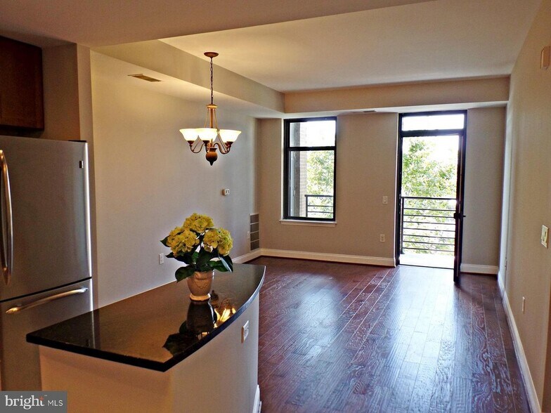 Building Photo - 525 N Fayette St