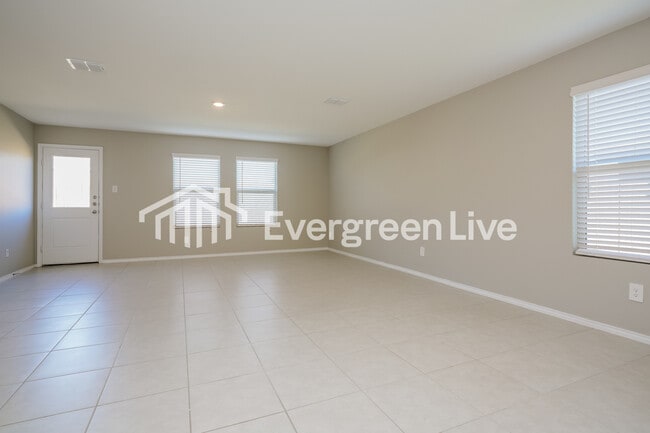 Building Photo - 1033 Crestview Dr