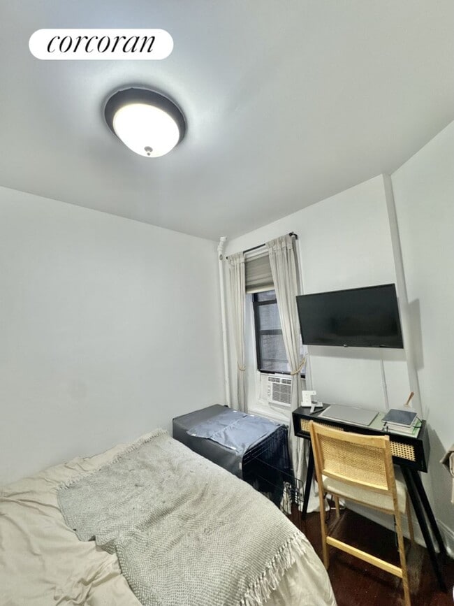 Building Photo - 413 E 70th St
