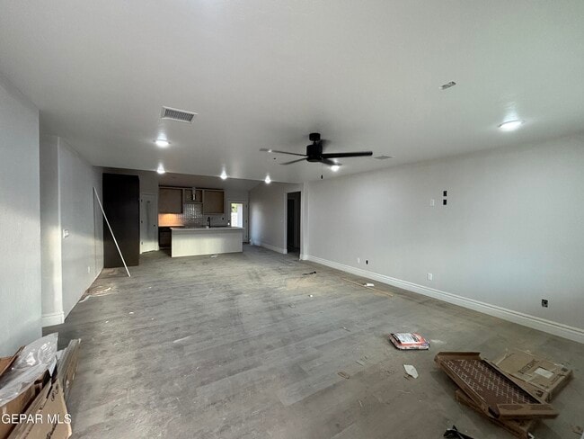 Building Photo - 2633 Dunoon Dr
