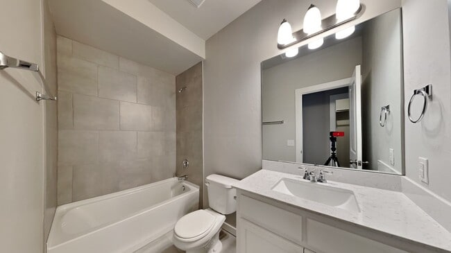 Building Photo - 4509 NE 124th St
