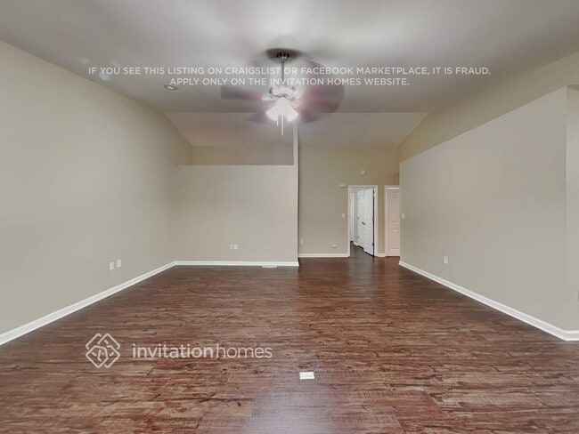 Building Photo - 300 1st St