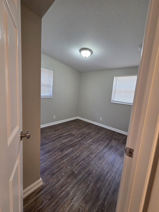 Building Photo - 3818 Everglades Rd