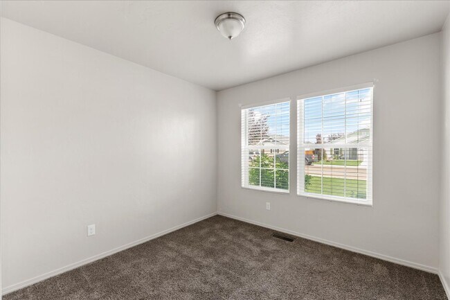 Building Photo - 11695 Altamont St