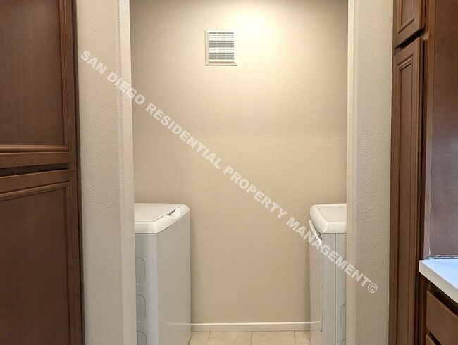 Building Photo - Beautiful 2 bed / 2 bath Single Story Condo in the Heart of 4S Ranch