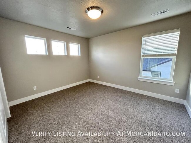 Building Photo - *** $500 Off first months rent! Never live...