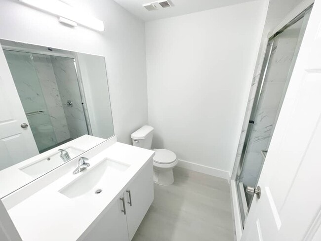 Building Photo - 2421 NW 96th Ter