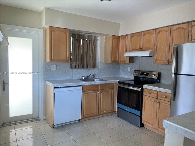Building Photo - 3361 SW 44th St