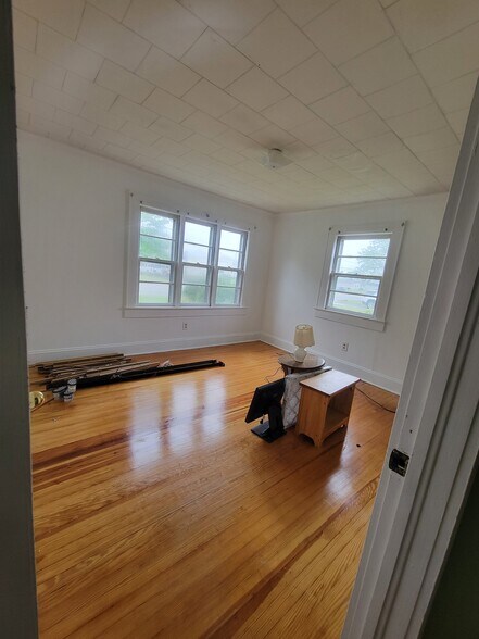 Building Photo - 206 N McCaskey Rd