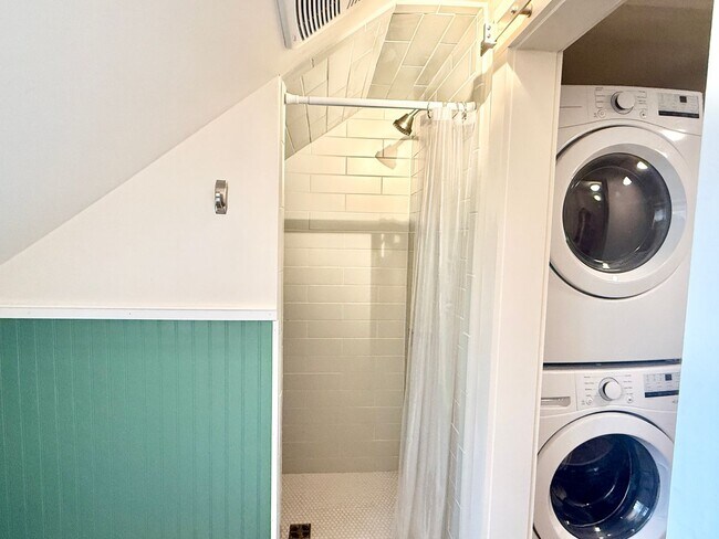 Building Photo - All Inclusive West End Condo-Fully Furnished with Parking!