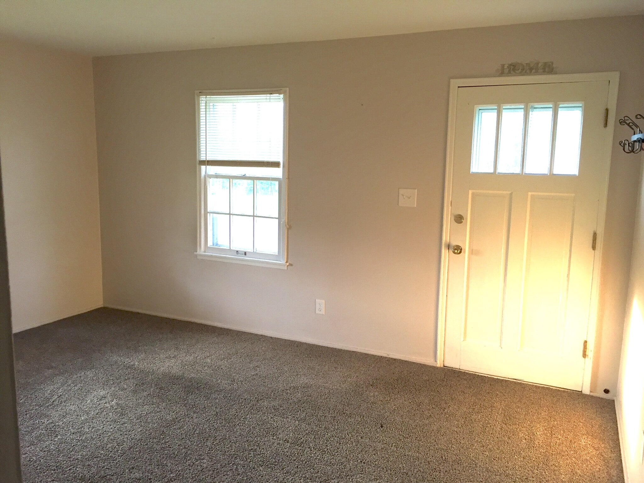 Living Room - 700 E Seneca Pl