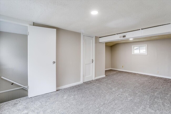 Building Photo - 241 N Sedgwick St
