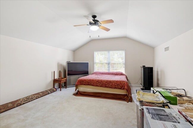 Building Photo - Spacious 5BR/3BA minutes from Ballantyne V...