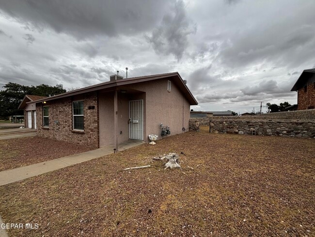 Building Photo - 8638 Eclipse St
