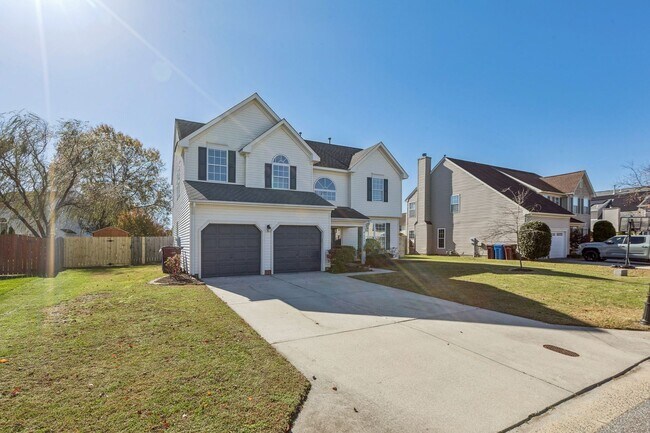 Building Photo - Bright, Clean & Convenient - Perfect 4 Bedroom Home in Chesapeake