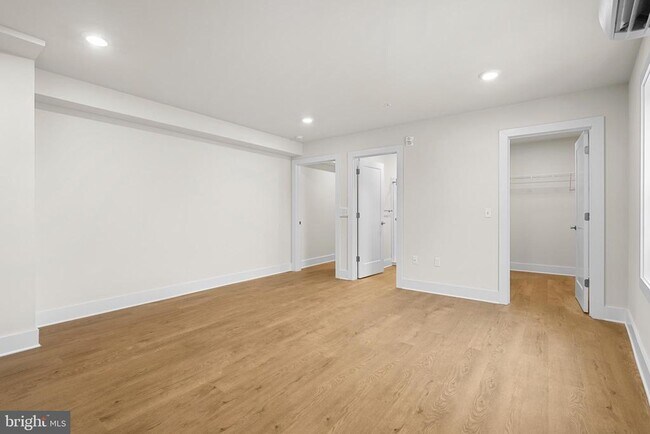 Building Photo - 30 W Broad St