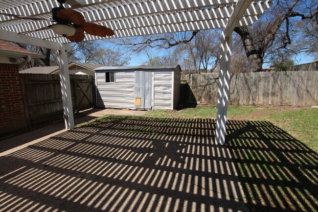 Building Photo - Coming Soon! 3/2/2 in Tyler!