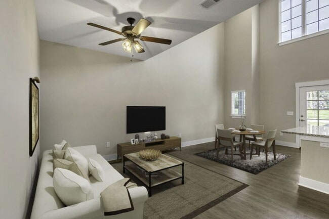 Building Photo - Modern 2-Bed, 2.5-Bath Townhouse with Small Loft in Travelers Rest