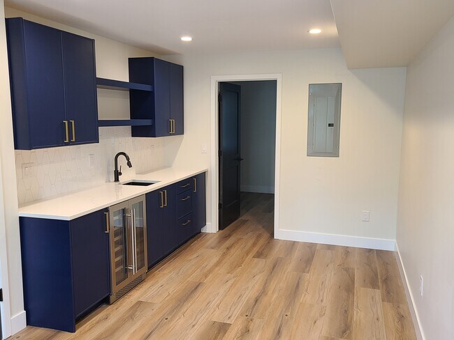 Building Photo - 1095 25th St