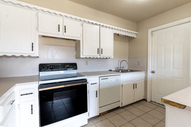 Building Photo - Spacious Rent to Own in South OKC!