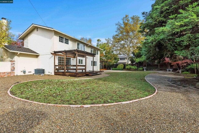 Building Photo - 2201 Quiet Pl Dr