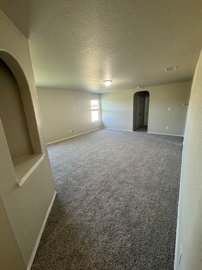 Building Photo - Must See Newly Updated 5/3.5 Home in Alamo...