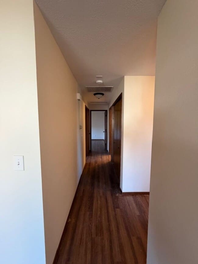 Building Photo - MIN912