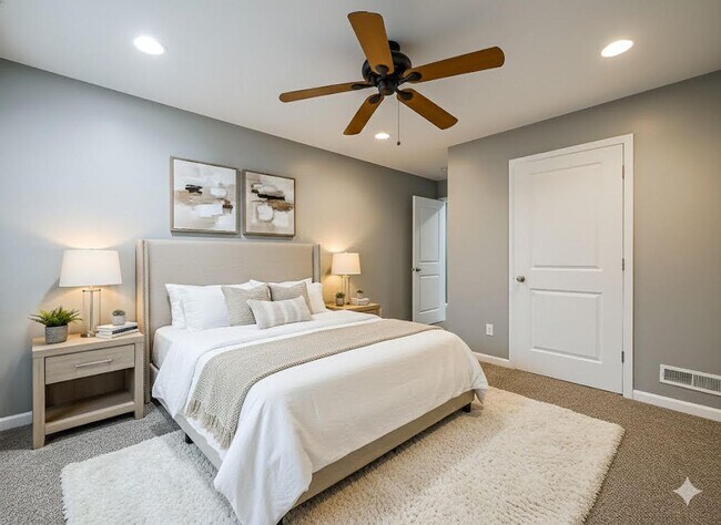 Building Photo - Charming 3-Bed, 2.5-Bath Home in Pinckney!