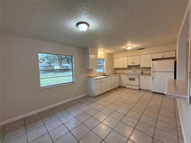 Building Photo - 34918 Ansley Ave