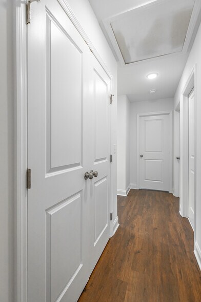 Building Photo - 5547 Stream Ln