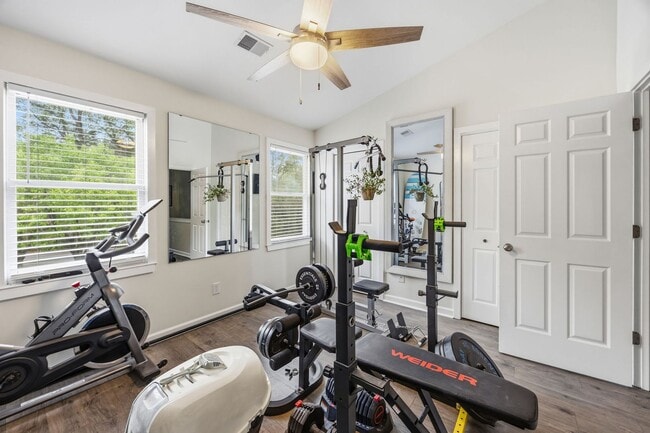 Building Photo - Modern Comfort & Convenience in Regents Green Townhome