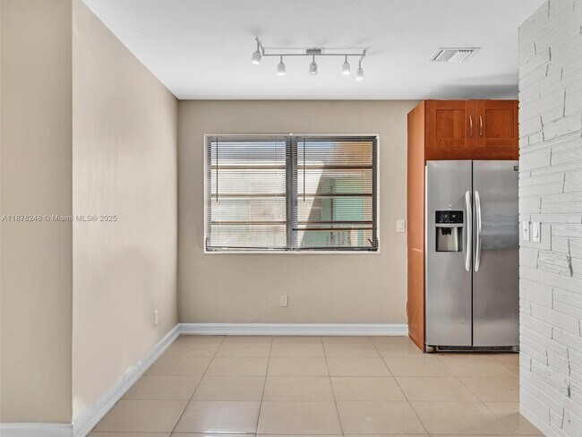 Building Photo - 365 NE 171st Terrace