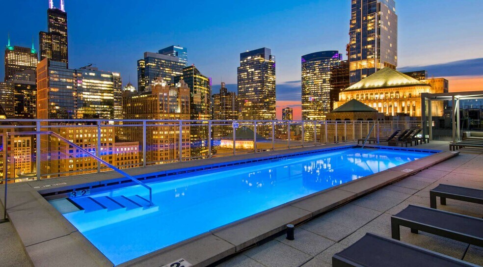 Building Photo - 345 N La Salle Dr